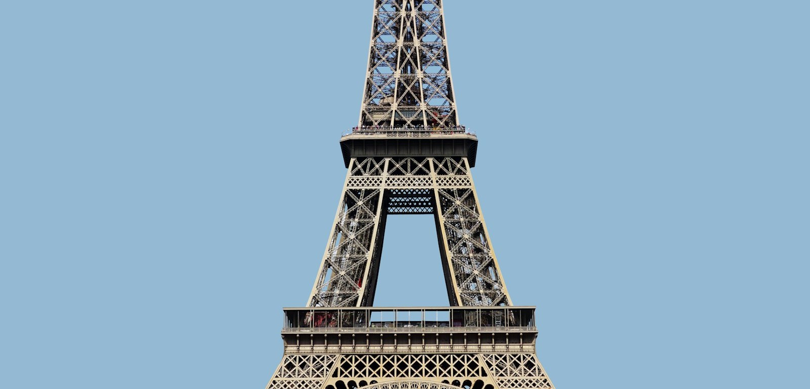 La Torre Eiffel de París bajo un cielo azul
